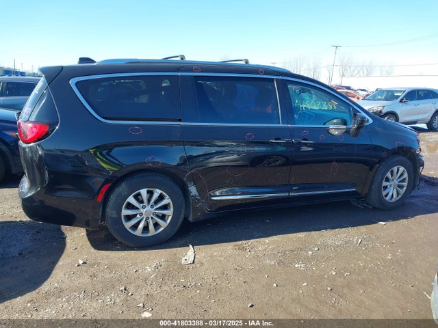 2C4RC1BGXJR157184 Chrysler Pacifica Touring L