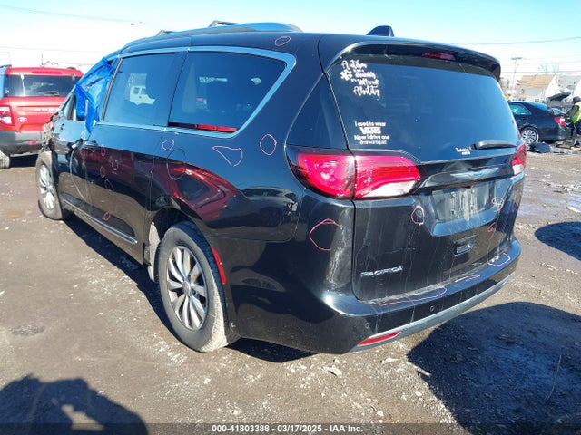 2C4RC1BGXJR157184 Chrysler Pacifica Touring L