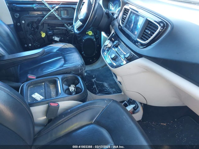 2C4RC1BGXJR157184 Chrysler Pacifica Touring L