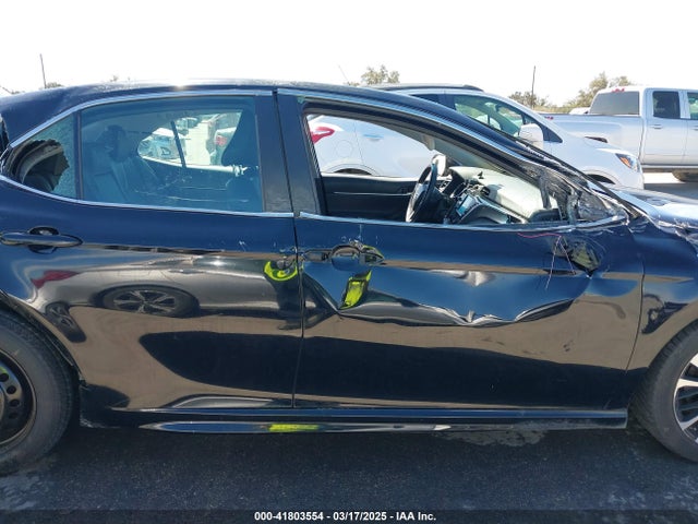 4T1B11HK3JU143239 Toyota CAMRY SE