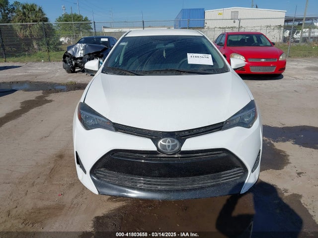 Toyota COROLLA LE 2018 5YFBURHE2JP818824 Image 12