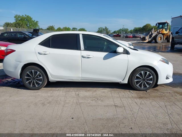 Toyota COROLLA LE 2018 5YFBURHE2JP818824 Image 13