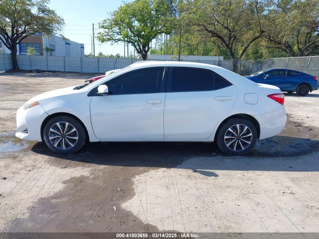 Toyota COROLLA LE 2018 5YFBURHE2JP818824 Image 14