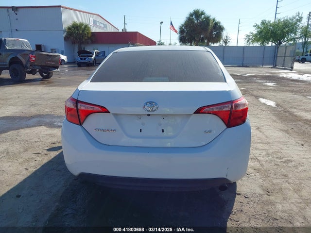 Toyota COROLLA LE 2018 5YFBURHE2JP818824 Image 16