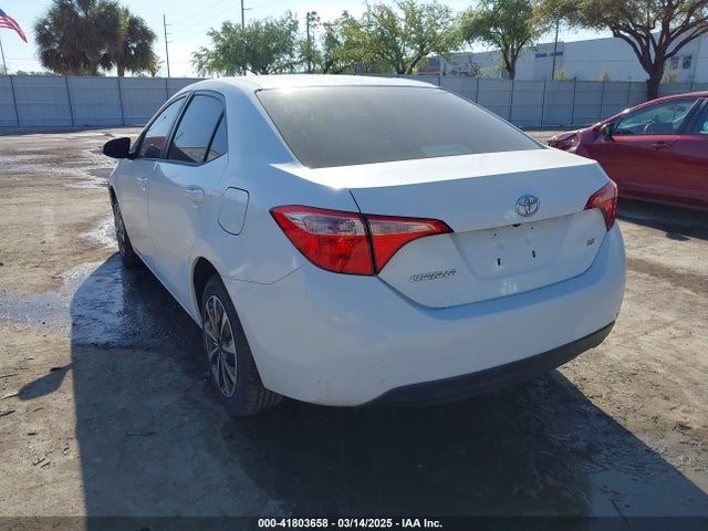 Toyota COROLLA LE 2018 5YFBURHE2JP818824 Image 3