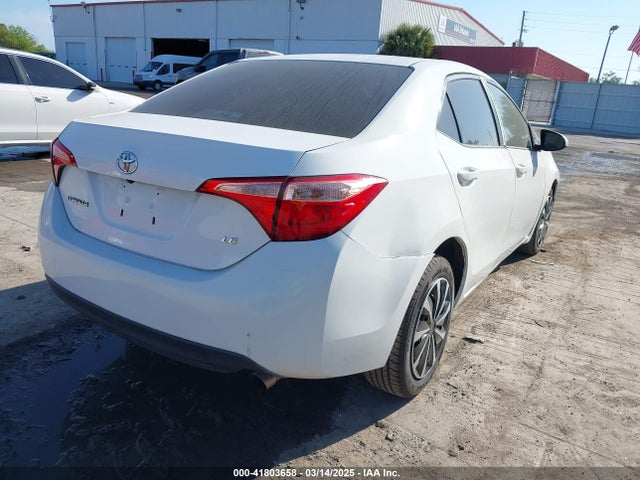Toyota COROLLA LE 2018 5YFBURHE2JP818824 Image 4