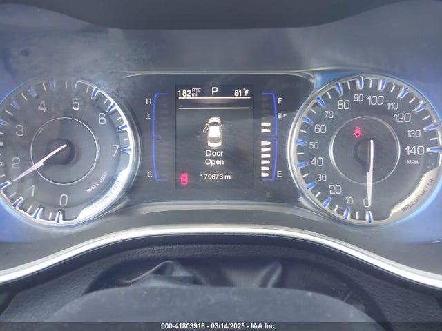 2015 Chrysler 200 Limited მანქანა იყიდება აუქციონზე, vin: 1C3CCCAB0FN704267, აუქციონის ნომერი: 41803916