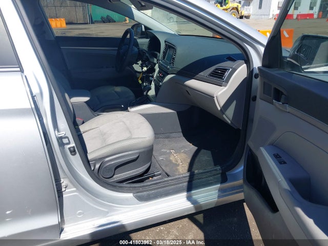 KMHD84LF4HU161789 Hyundai ELANTRA SE