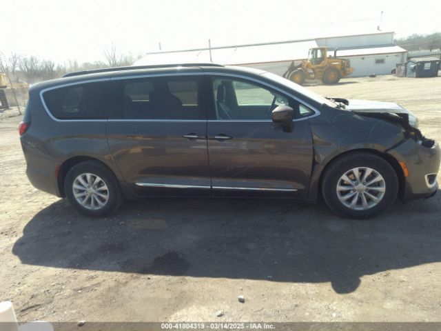2C4RC1BG8HR530541 Chrysler Pacifica Touring-l