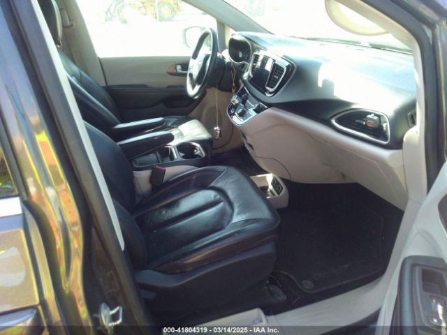 2C4RC1BG8HR530541 Chrysler Pacifica Touring-l