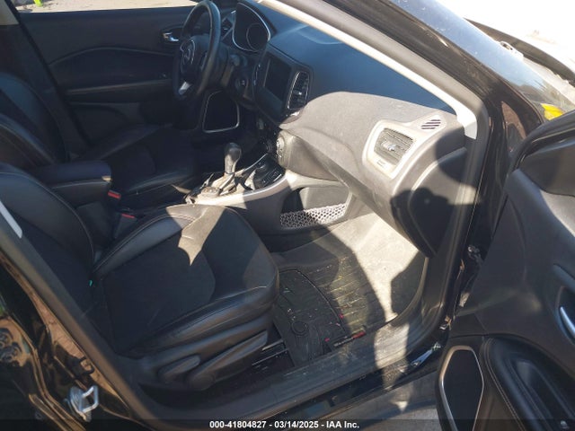 3C4NJDBB8JT202680 Jeep Compass Latitude 4x4