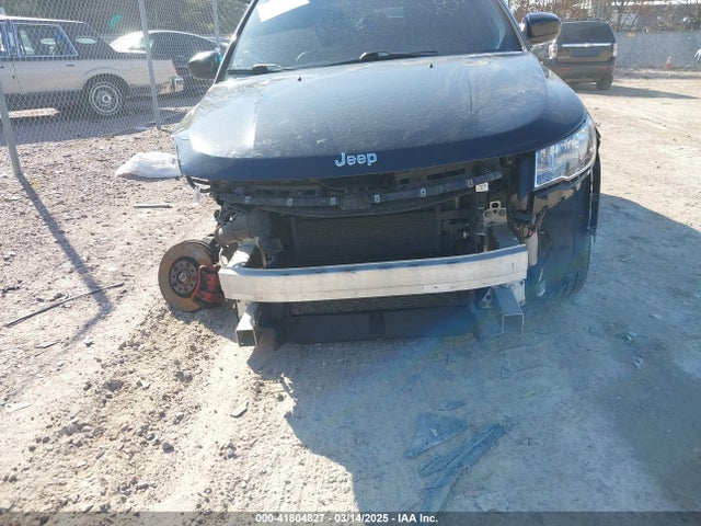 3C4NJDBB8JT202680 Jeep Compass Latitude 4x4