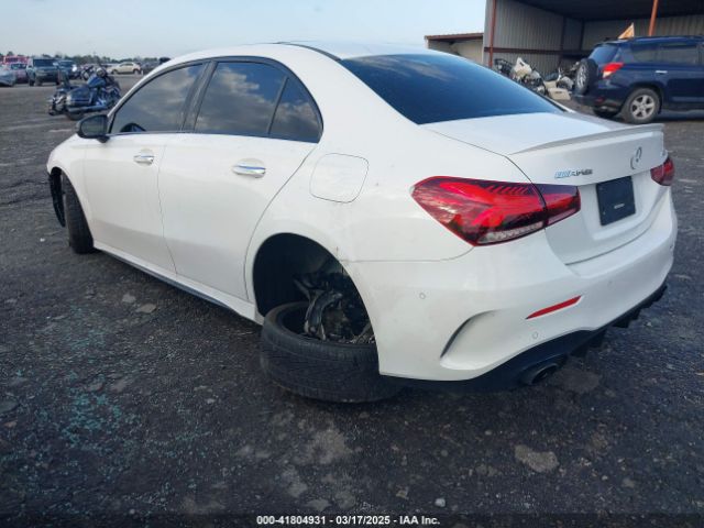 2021 MERCEDES-BENZ AMG A 35 W1K3G5BB6MJ307912 Photo 2