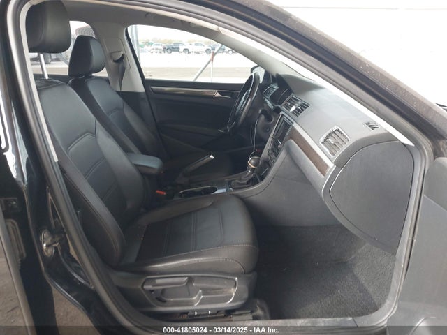 1VWGT7A36HC074702 Volkswagen Passat 1.8t Se