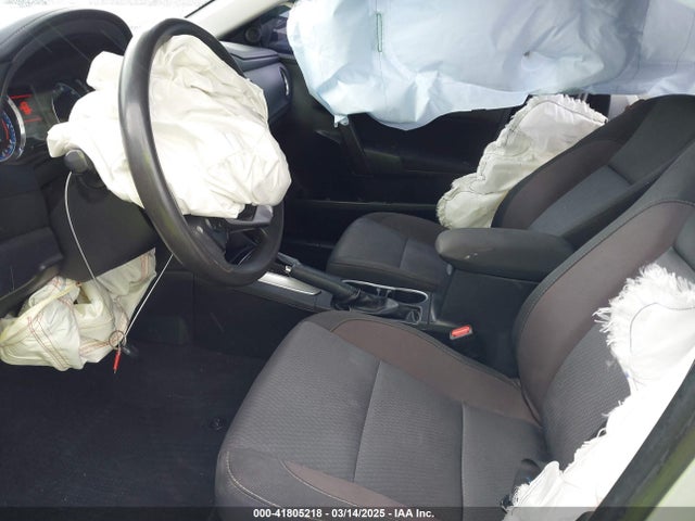 2T1BURHE8JC046460 Toyota COROLLA LE