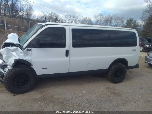 1GAWGFF14L1153609 Chevrolet Express Passenger Rwd 2500 Regular Wheelbase Lt