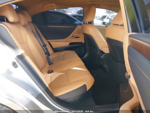 58ADA1C16RU053403 Lexus ES 300H