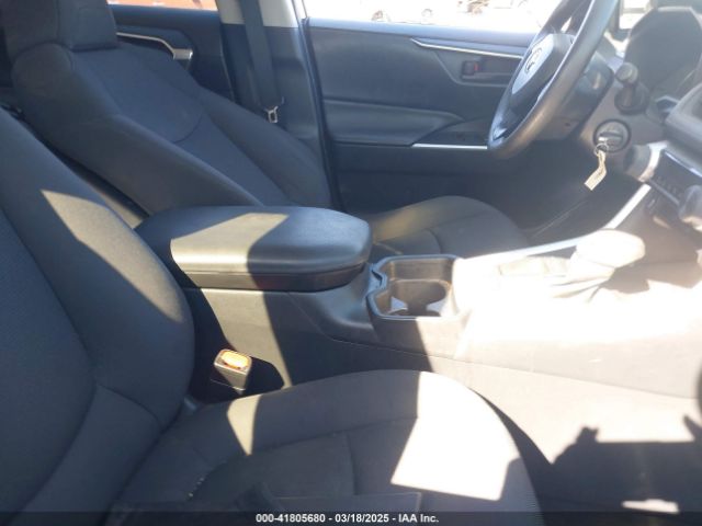 2T3H1RFV8KW013553 Toyota RAV4 LE