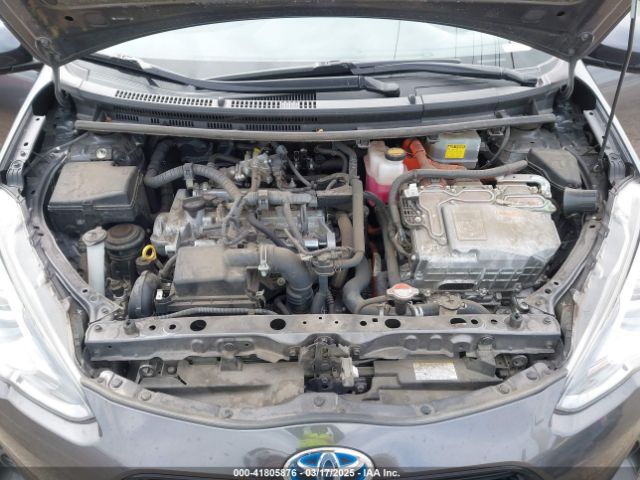JTDKDTB31F1111388 Toyota Prius C Three