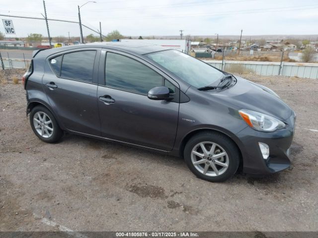 JTDKDTB31F1111388 Toyota Prius C Three