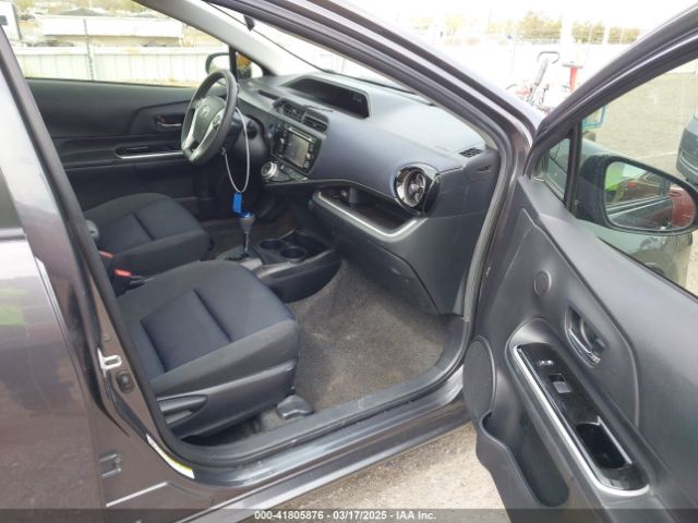 JTDKDTB31F1111388 Toyota Prius C Three