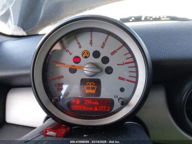2010 MINI COOPER CLUBMAN WMWML3C51ATX52000 Photo 6