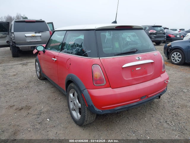 2005 MINI COOPER WMWRC33485TJ67837 Photo 2