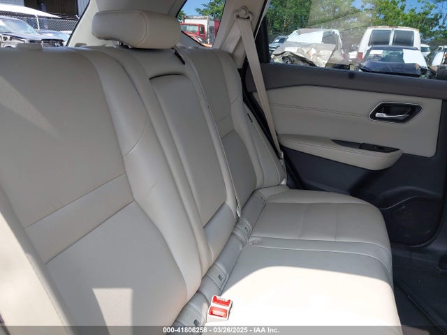 JN8AT3BA1MW018081 Nissan Rogue Sv Fwd