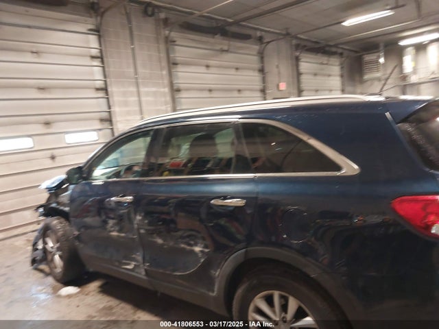 5XYPG4A58JG389235 KIA Sorento 3.3l Lx
