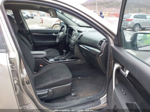 5XYKTCA61FG623974 KIA SORENTO LX