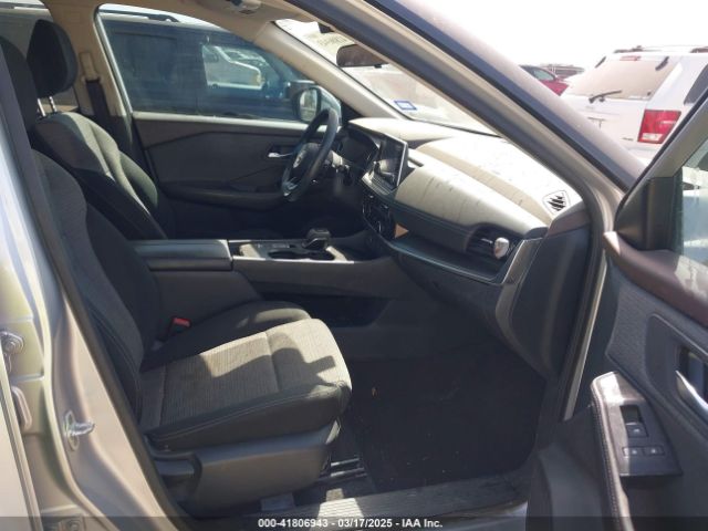 5N1BT3BA0NC686517 Nissan Rogue Sv Fwd