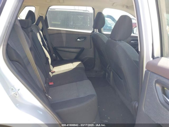 5N1BT3BA0NC686517 Nissan Rogue Sv Fwd