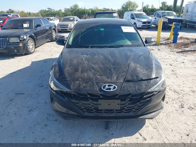 KMHLL4AG1MU123565 Hyundai ELANTRA SE