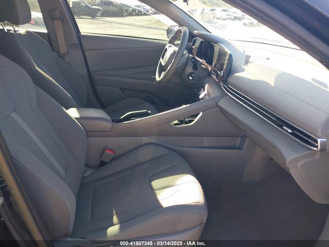 KMHLL4AG1MU123565 Hyundai ELANTRA SE