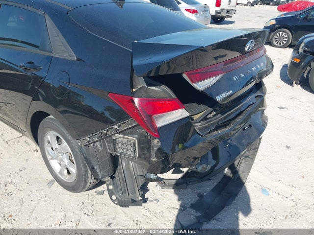 KMHLL4AG1MU123565 Hyundai ELANTRA SE