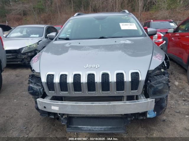 1C4PJMCS5HW570195 Jeep Cherokee Latitude 4x4