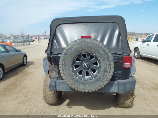 1C4BJWDG6FL608967 Jeep Wrangler Unlimited Sport