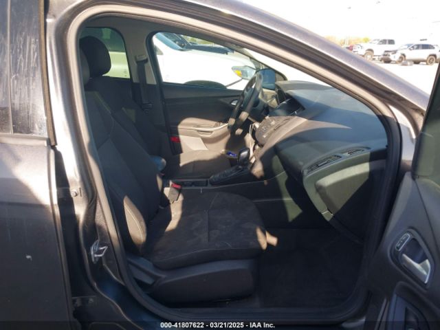 1FADP3F2XJL302358 Ford FOCUS SE