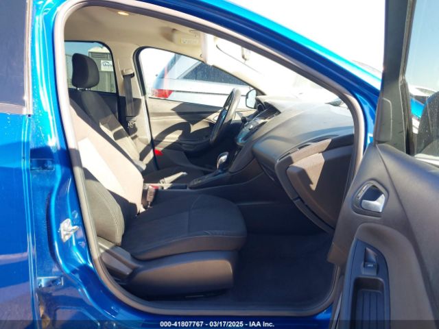 1FADP3K21JL286895 Ford FOCUS SE