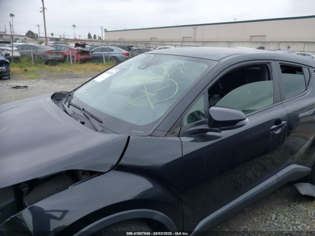 JTNKHMBX6L1084659 Toyota C-HR LE