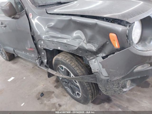 ZACCJBCB4HPG63077 Jeep Renegade Trailhawk 4x4