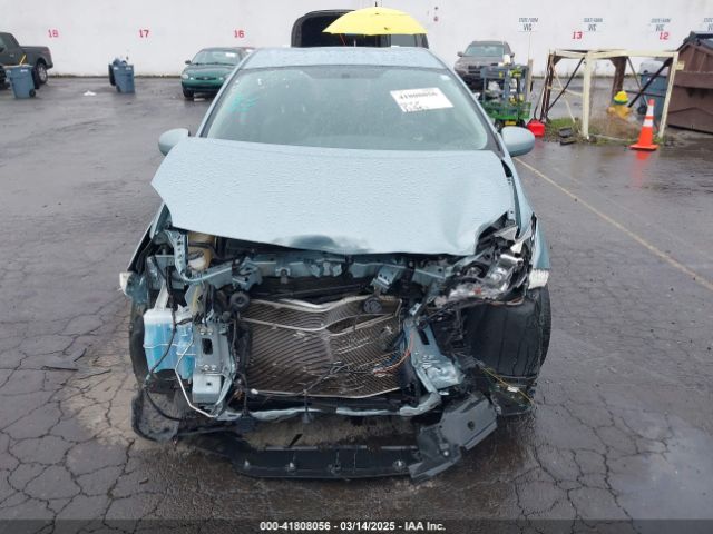JTDKN3DU0F1880273 Toyota Prius Two