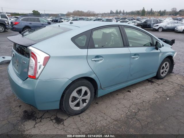 JTDKN3DU0F1880273 Toyota Prius Two
