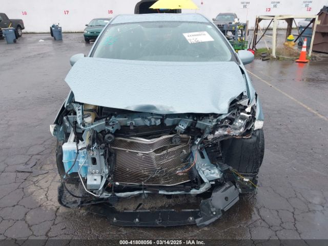 JTDKN3DU0F1880273 Toyota Prius Two
