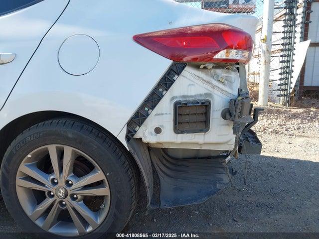 5NPD84LF9HH034860 Hyundai ELANTRA SE