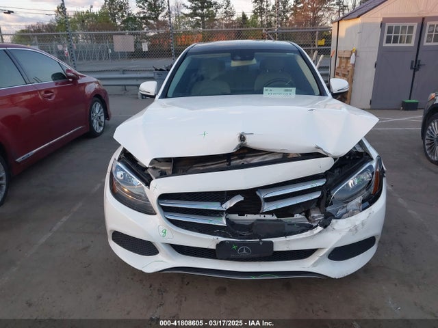 55SWF4JB9HU196015 Mercedes-Benz C 300 Luxury/sport