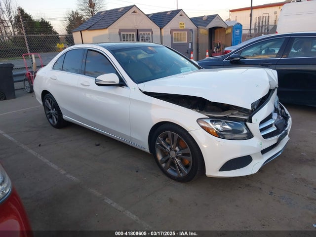 55SWF4JB9HU196015 Mercedes-Benz C 300 Luxury/sport