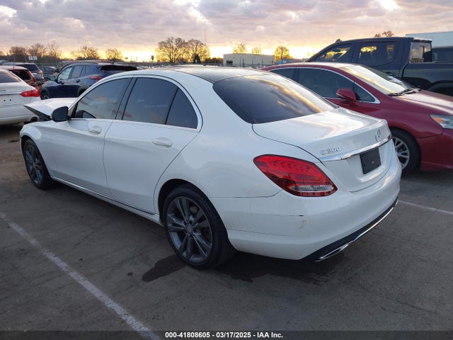 55SWF4JB9HU196015 Mercedes-Benz C 300 Luxury/sport