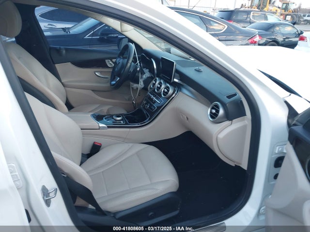 55SWF4JB9HU196015 Mercedes-Benz C 300 Luxury/sport