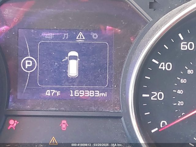 KNDMB5C18H6310158 KIA SEDONA LX